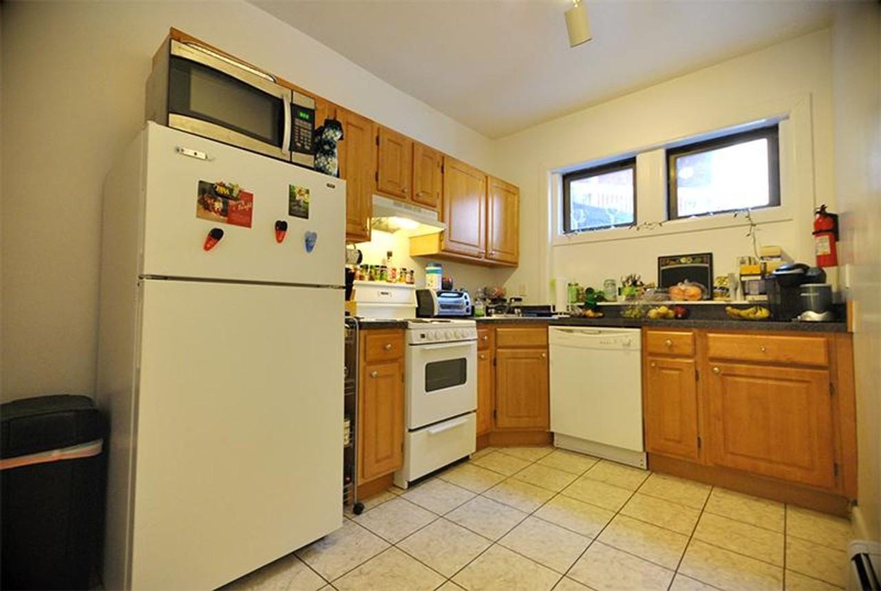 1950 Beacon St - Photo 3 of 7