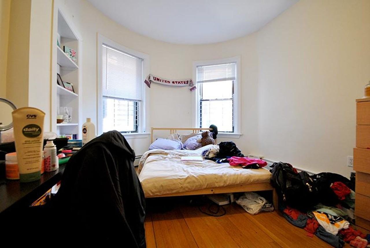 1950 Beacon St - Photo 4 of 7