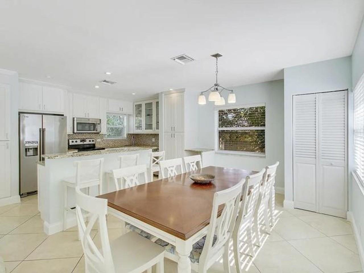 1310 Manor Dr - Photo 3 of 17