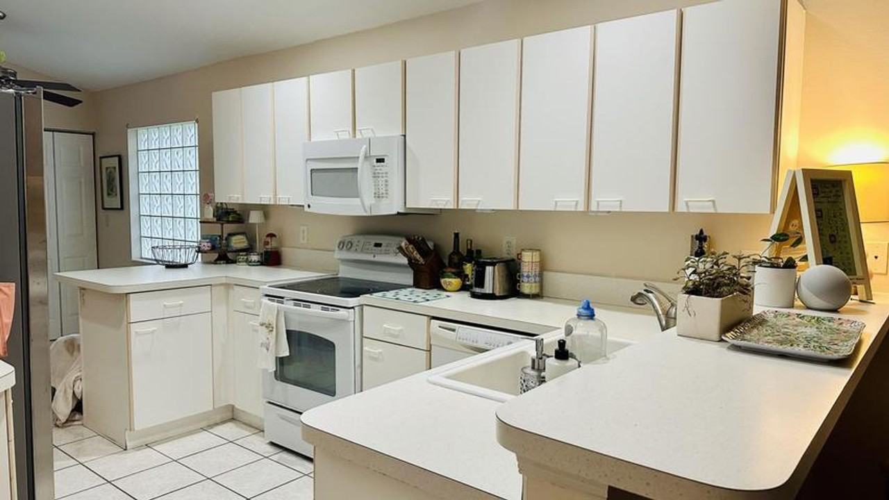 1592 Carriage Brooke Dr - Photo 2 of 10