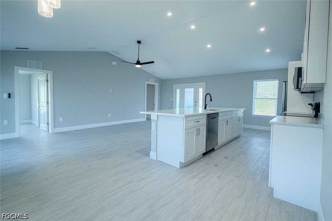 402 Ne 31st Ter - Photo 3 of 25