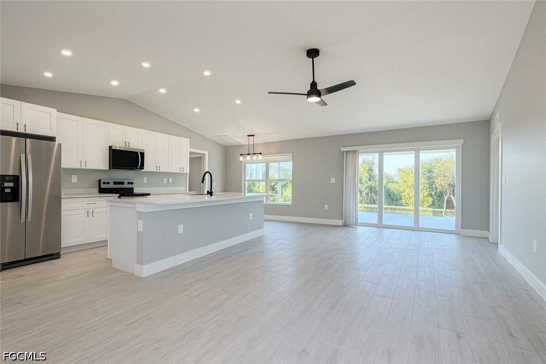 402 Ne 31st Ter - Photo 5 of 25