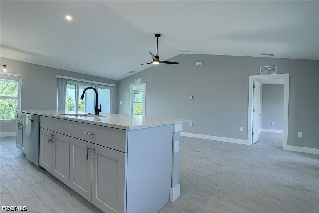 402 Ne 31st Ter - Photo 6 of 25
