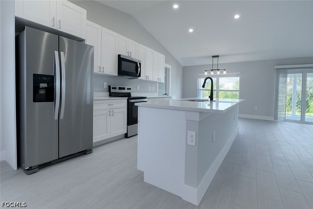 402 Ne 31st Ter - Photo 7 of 25