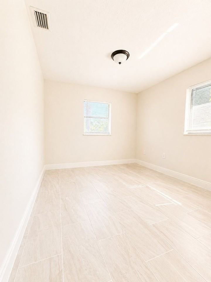 3425 South St - Photo 6 of 12