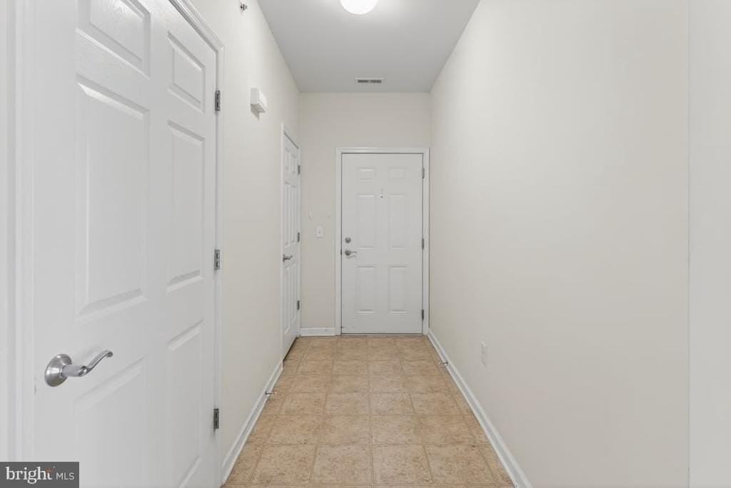 1447 Sierra Dr - Photo 4 of 36