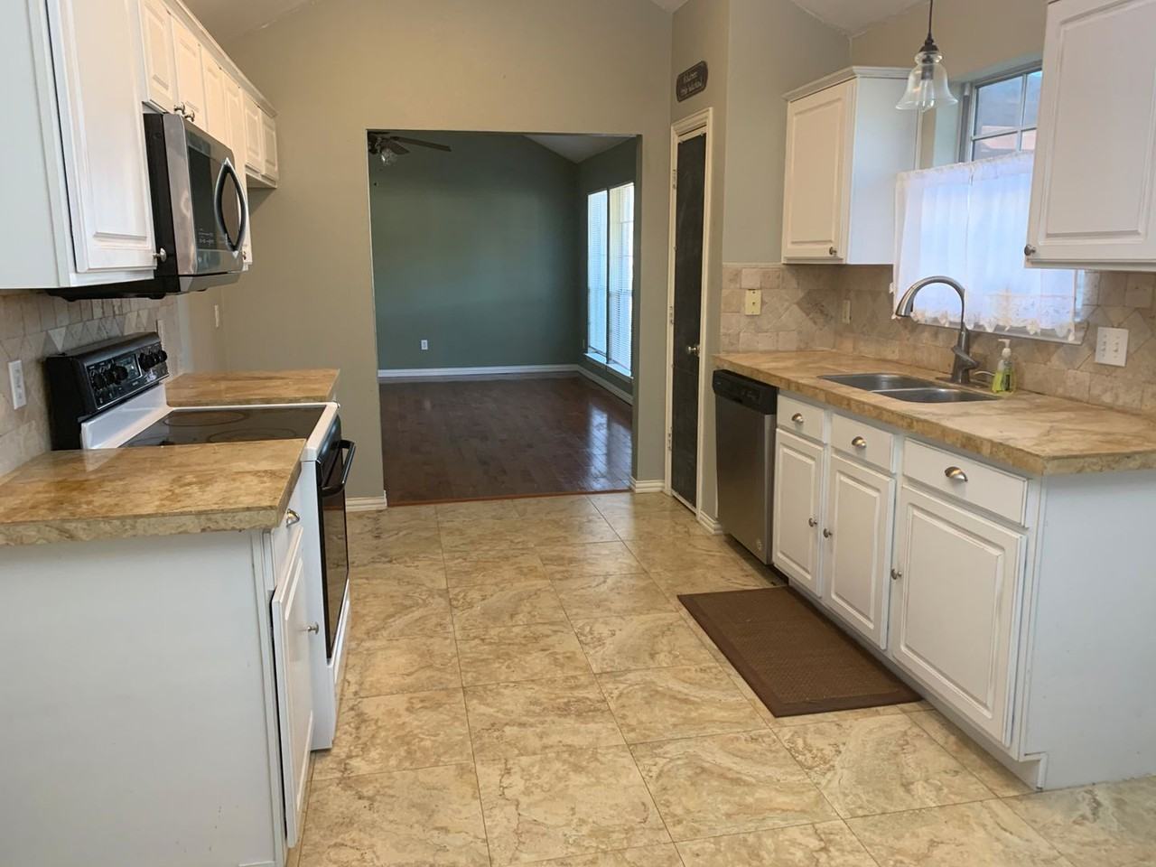 2705 Jennie Wells Dr - Photo 3 of 15