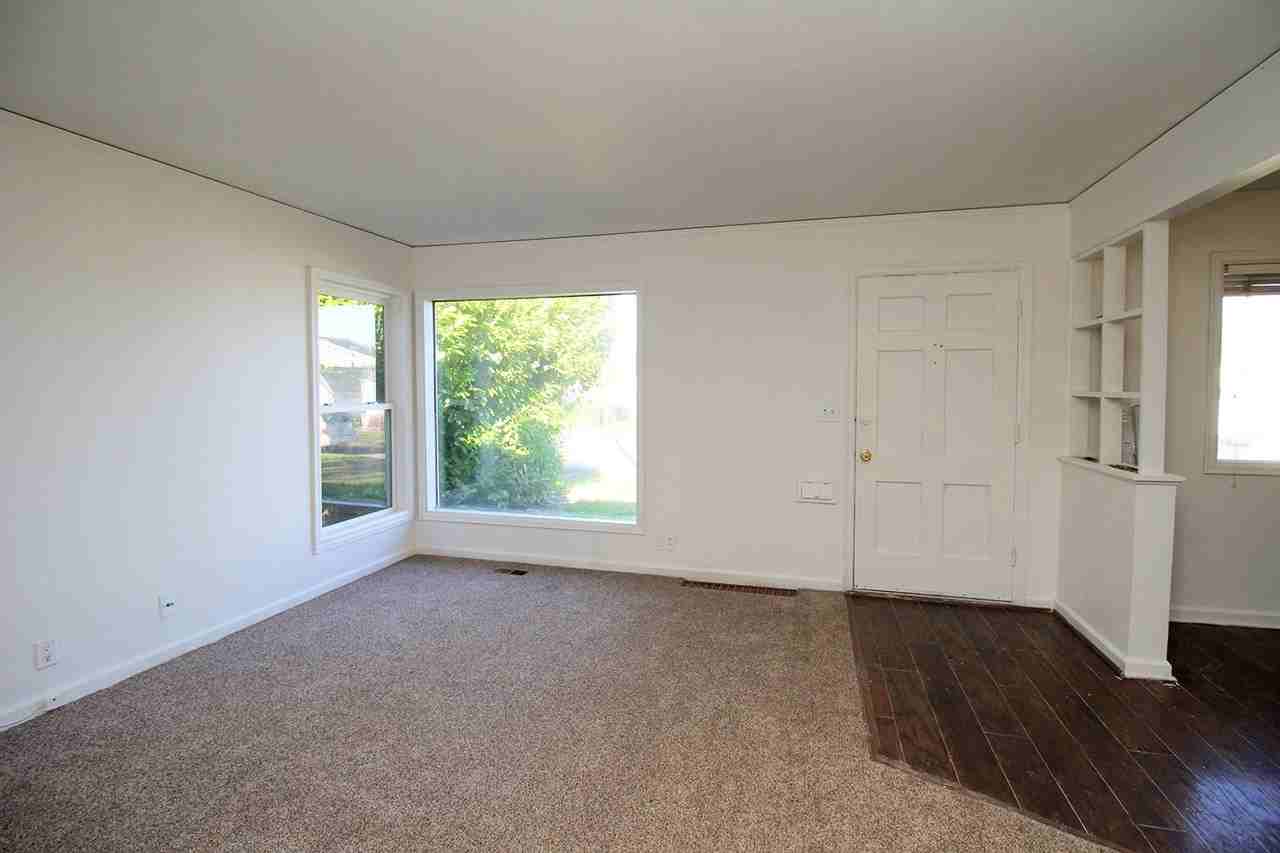 6200 Ne Shaver St - Photo 4 of 23