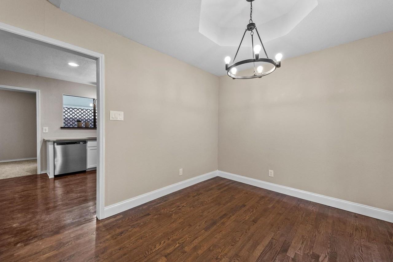 306 Dove Creek Trl - Photo 6 of 25
