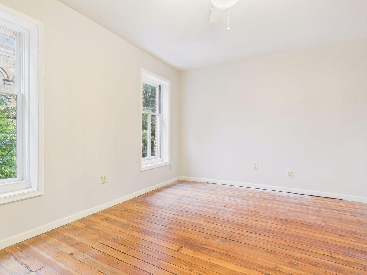 1834 Green St - Photo 5 of 7