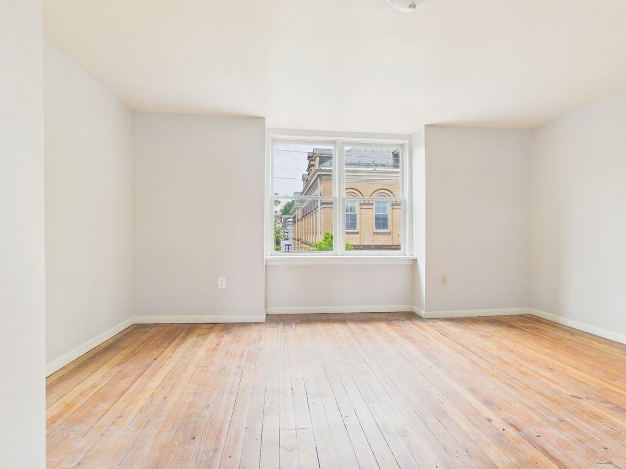 1834 Green St - Photo 6 of 7