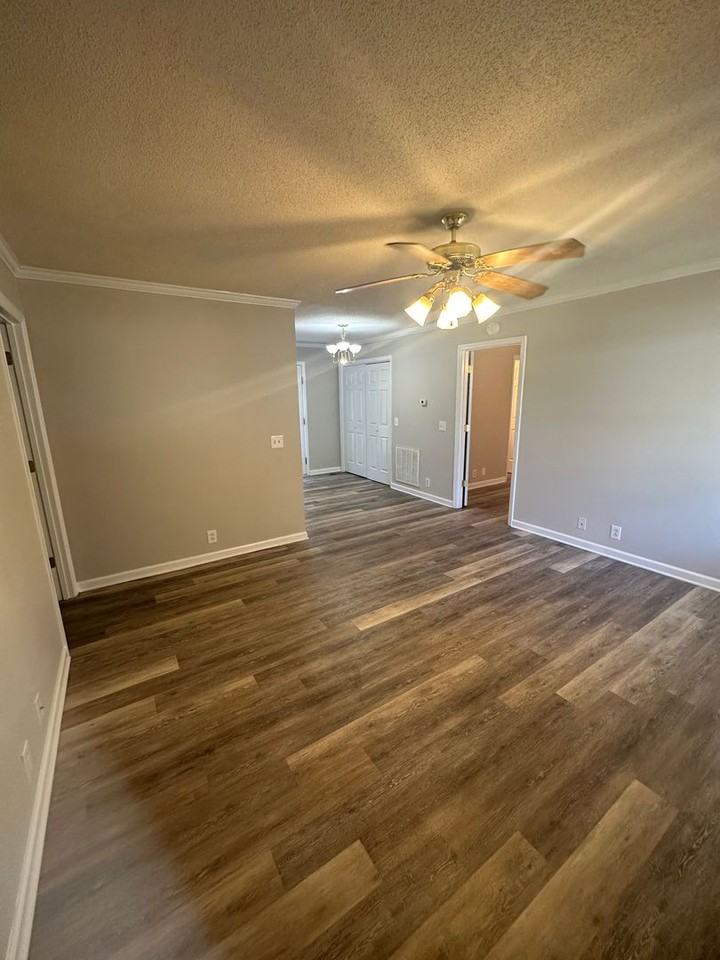 1130 Sloan St - Photo 3 of 26