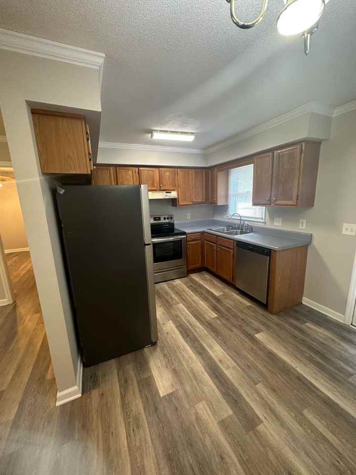 1130 Sloan St - Photo 6 of 26