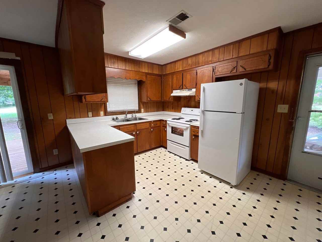 704 Lake Condy Rd - Photo 2 of 12