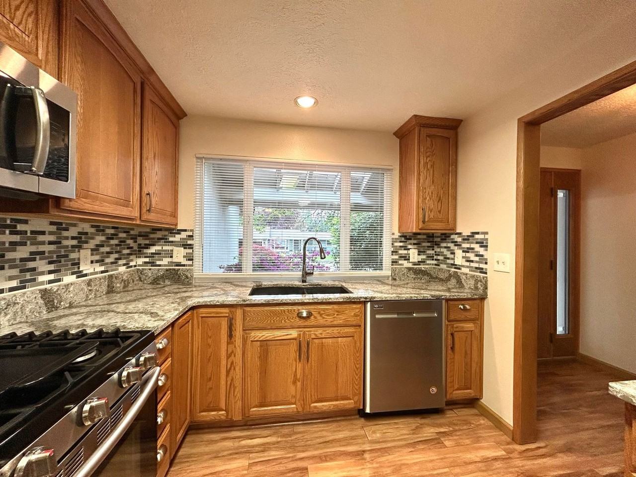 8670 Sw 75th Ave - Photo 5 of 50