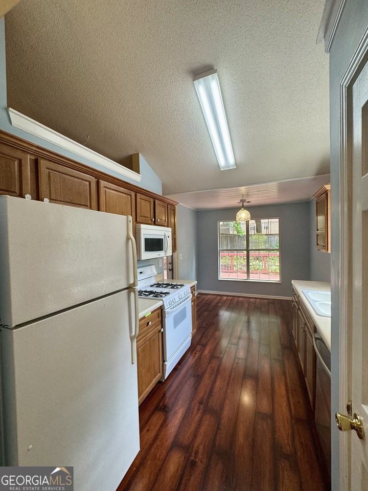 1840 Arborwood Dr - Photo 3 of 48