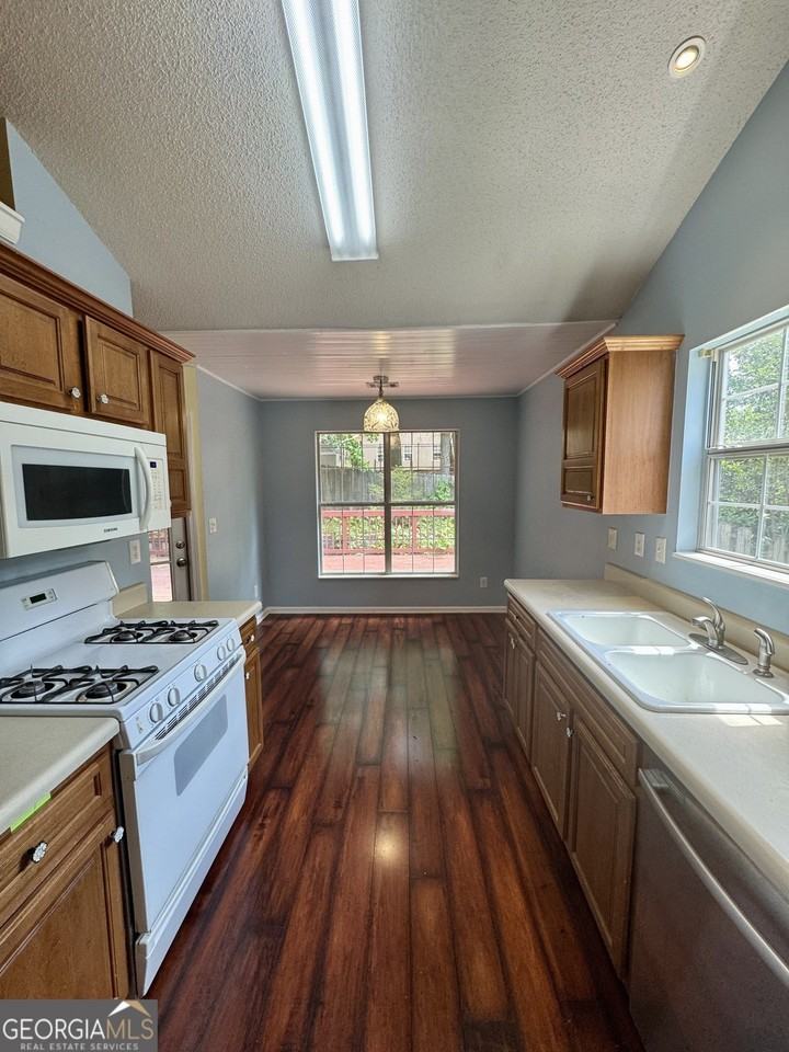 1840 Arborwood Dr - Photo 4 of 48