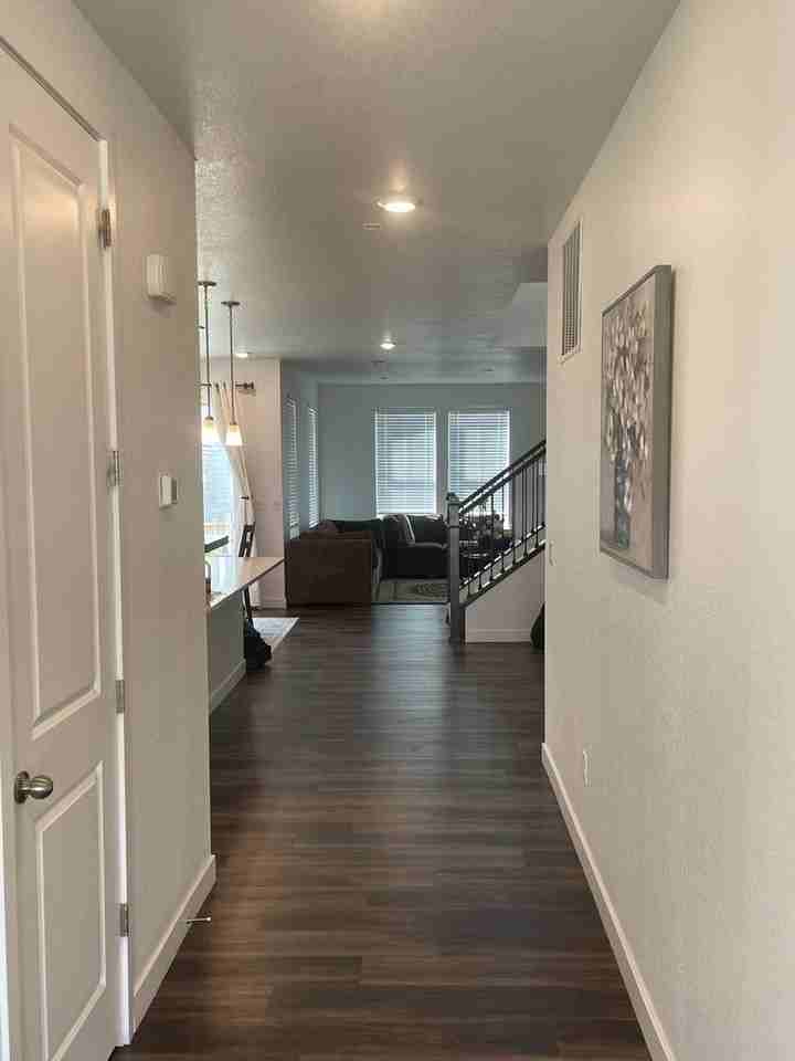 656 Netta Dr - Photo 5 of 47