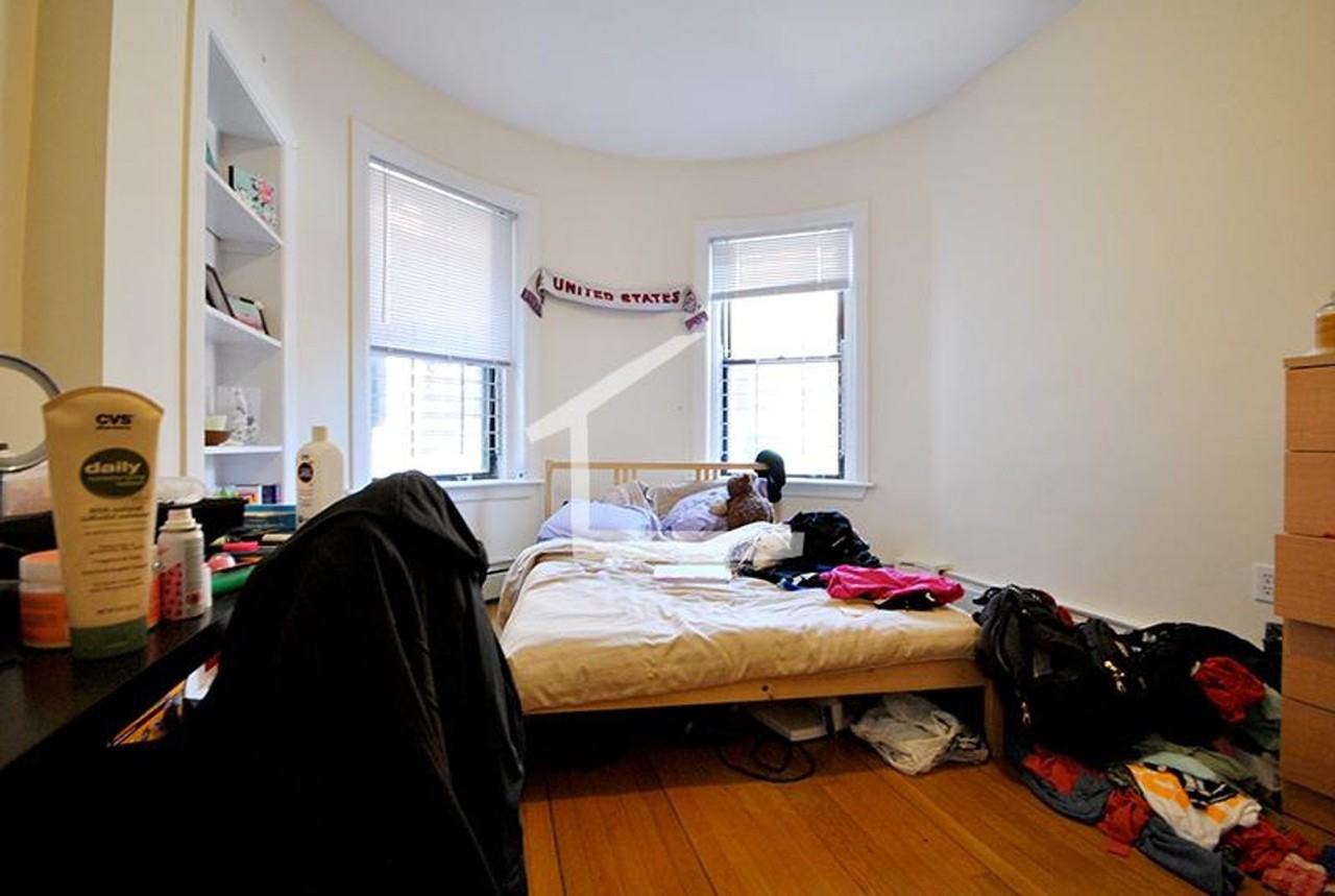 1938 Beacon St - Photo 4 of 7