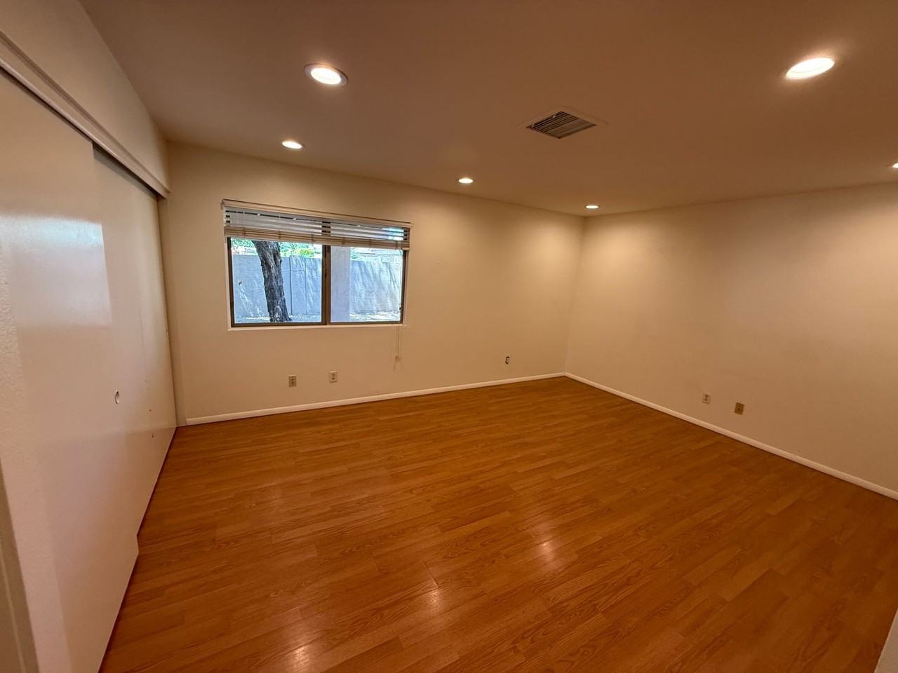 15448 N 63rd St - Photo 7 of 9