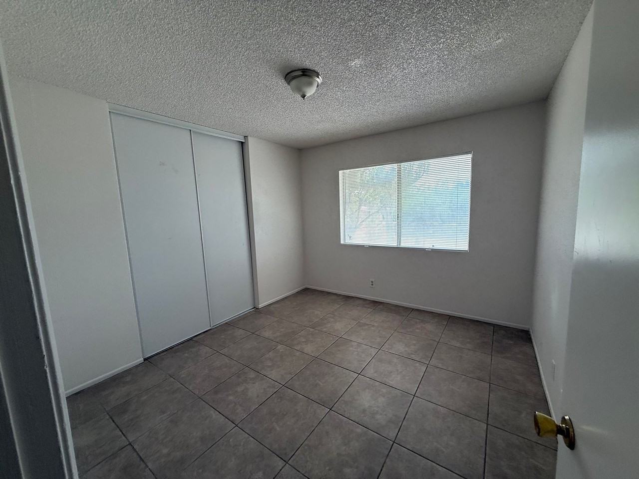 15991 N Culver Rd - Photo 5 of 42
