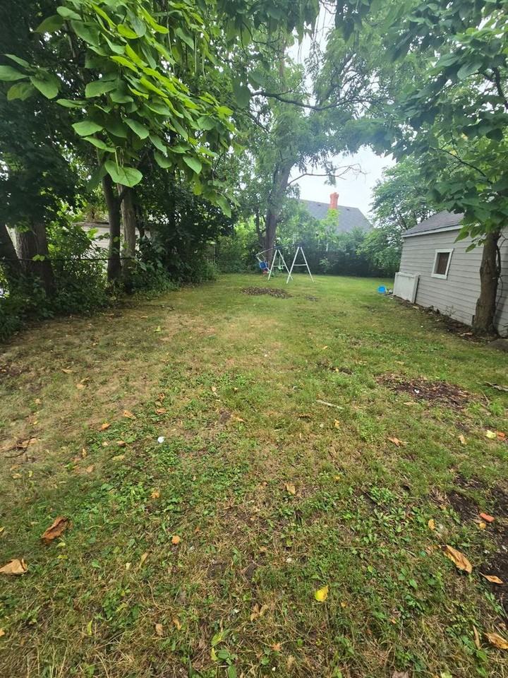 14205 Sylvia Ave - Photo 2 of 11