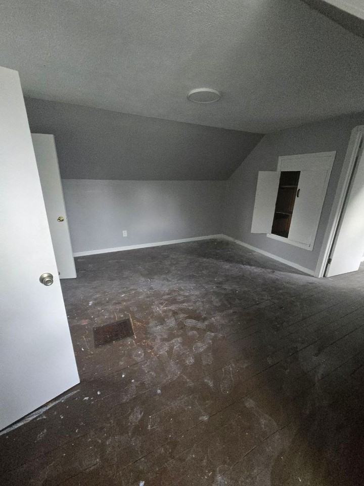 14205 Sylvia Ave - Photo 4 of 11