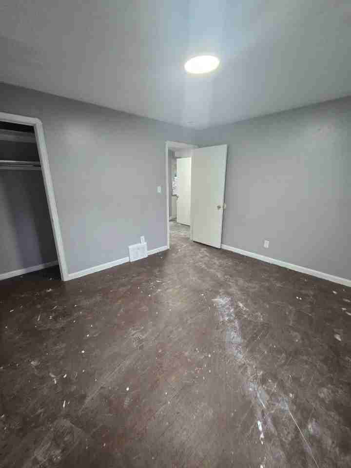 14205 Sylvia Ave - Photo 7 of 11