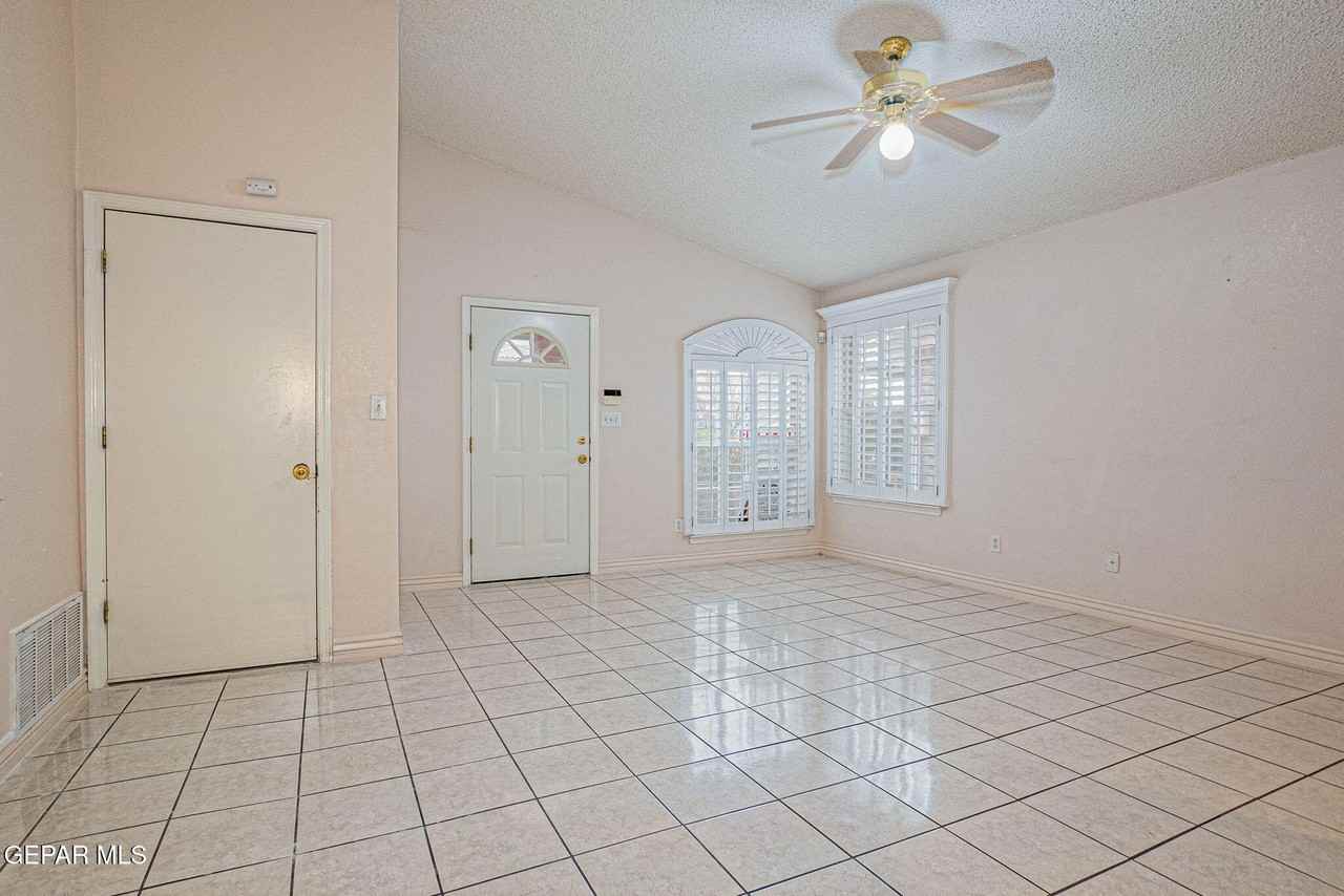 11621 Maquitico Ct - Photo 3 of 19