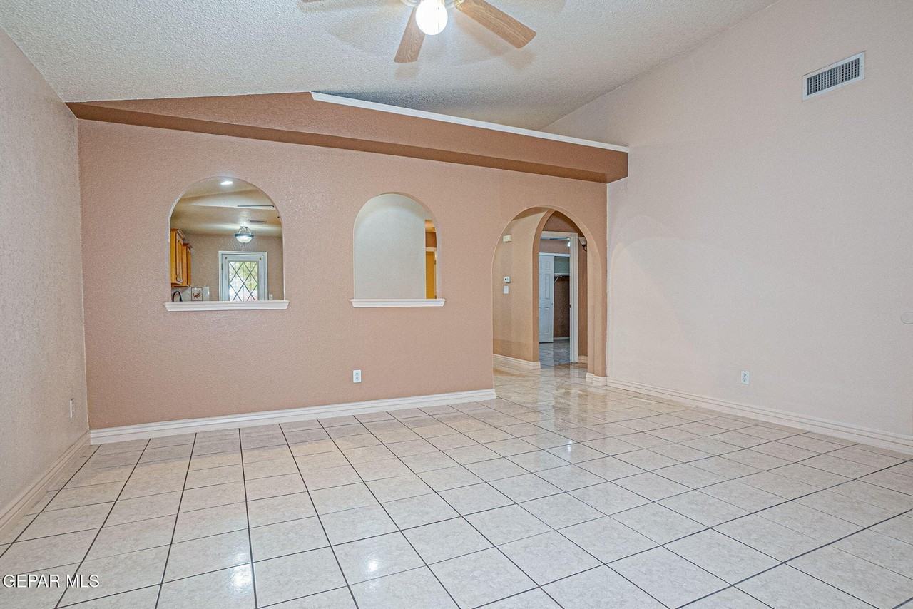 11621 Maquitico Ct - Photo 4 of 19