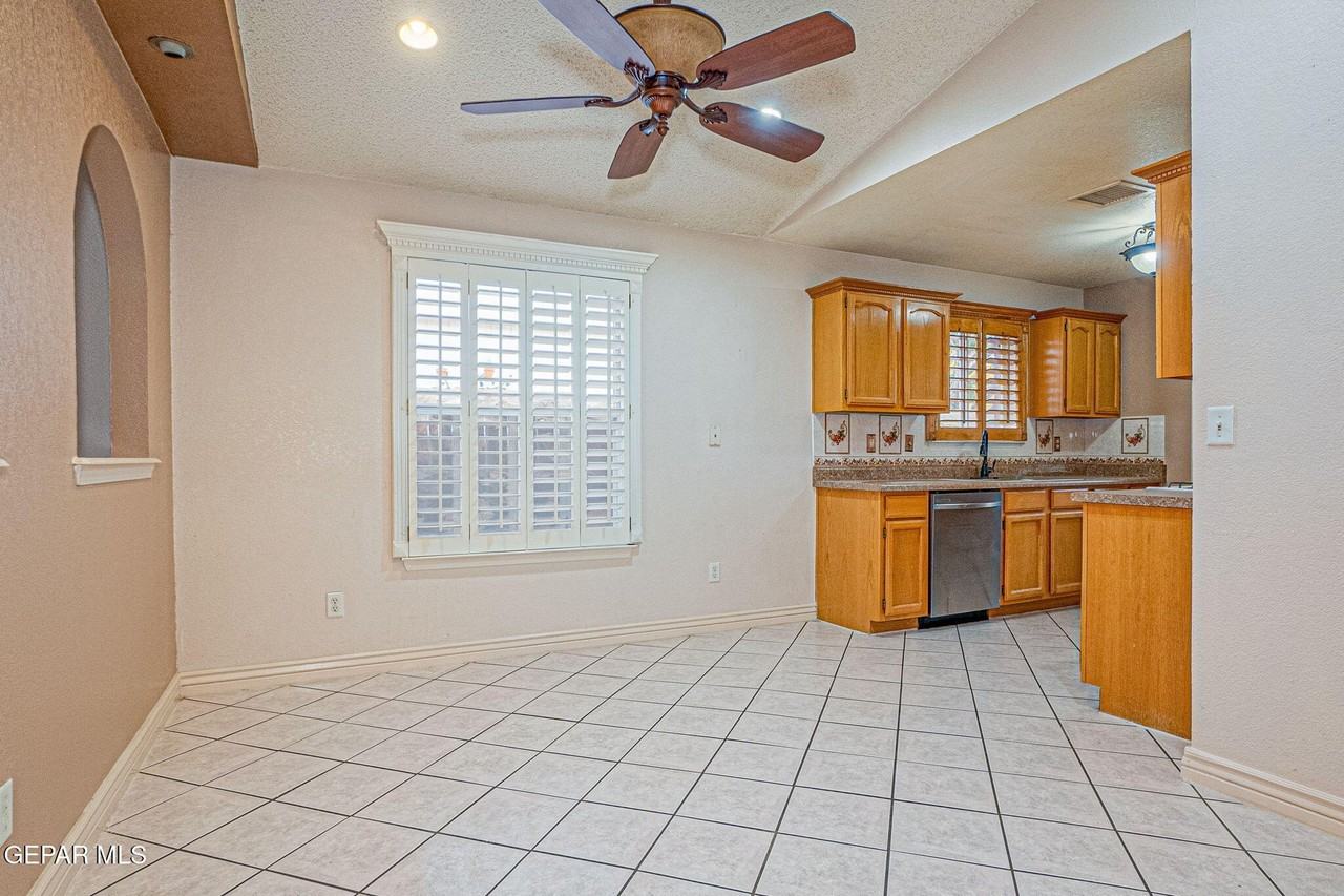 11621 Maquitico Ct - Photo 5 of 19