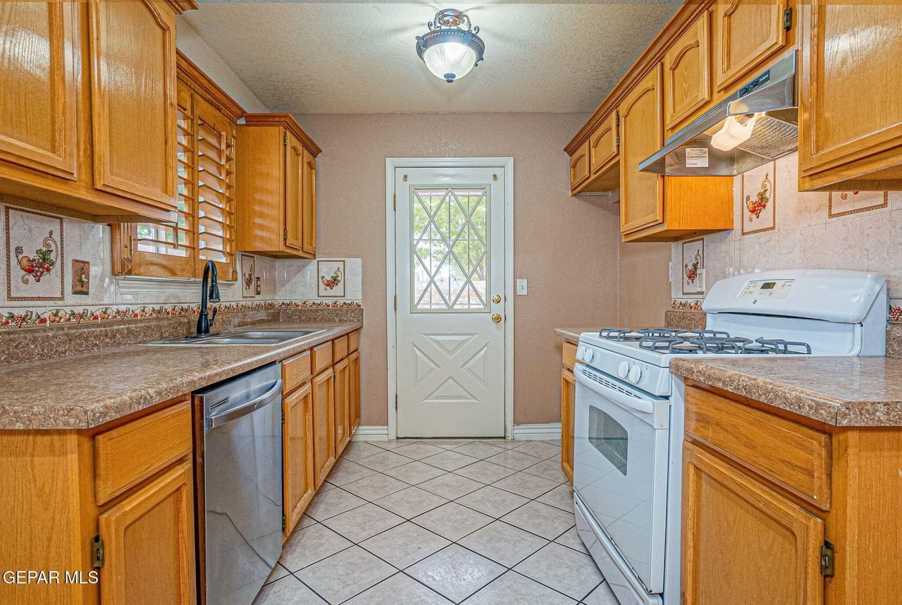 11621 Maquitico Ct - Photo 6 of 19