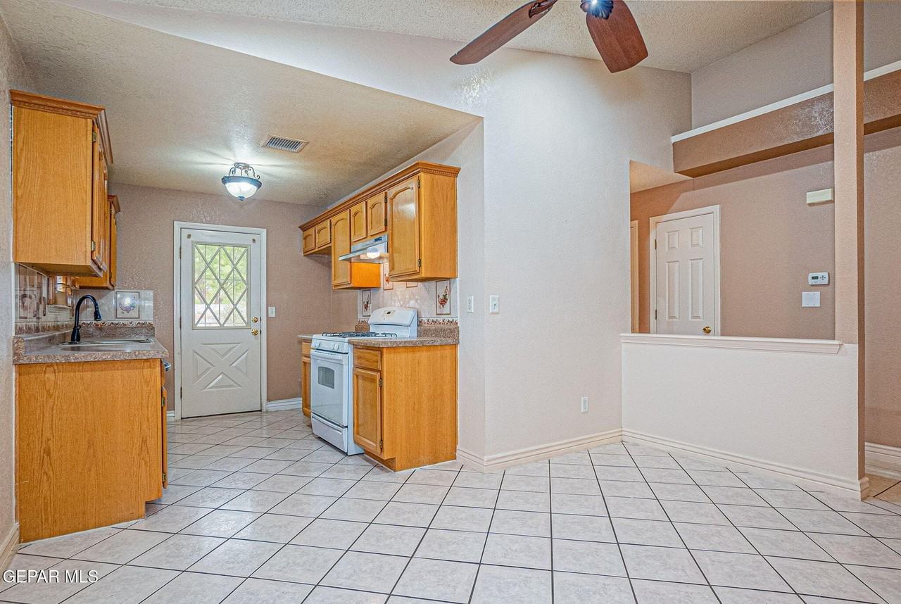 11621 Maquitico Ct - Photo 7 of 19