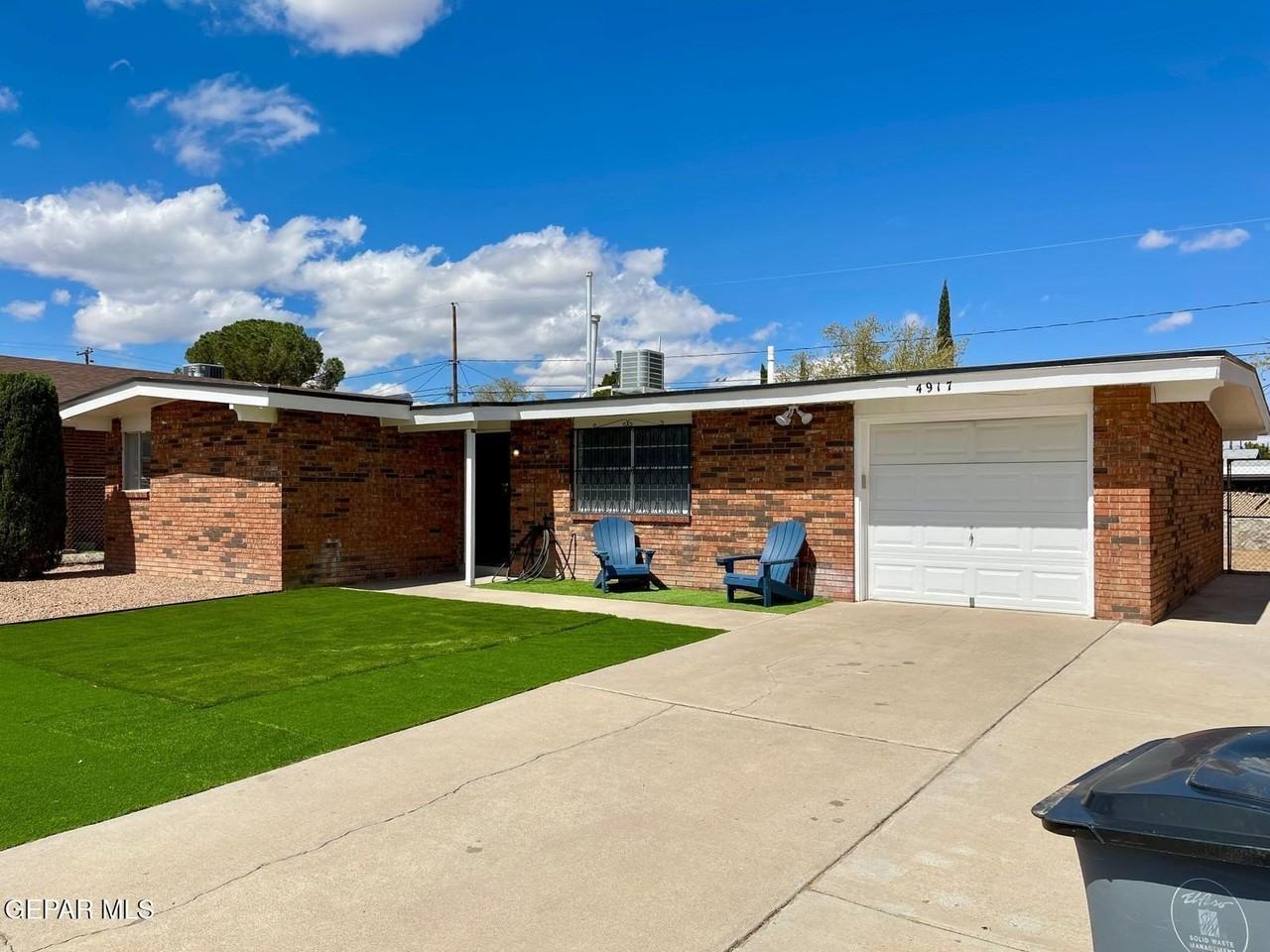 4917 Royal Dr - Photo 3 of 16
