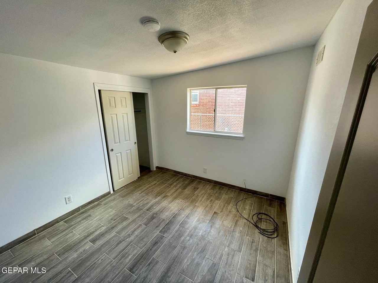 4917 Royal Dr - Photo 7 of 16