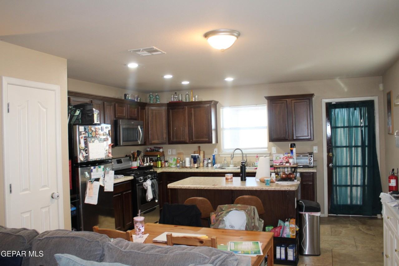 12928 Hueco Pit Dr - Photo 4 of 9