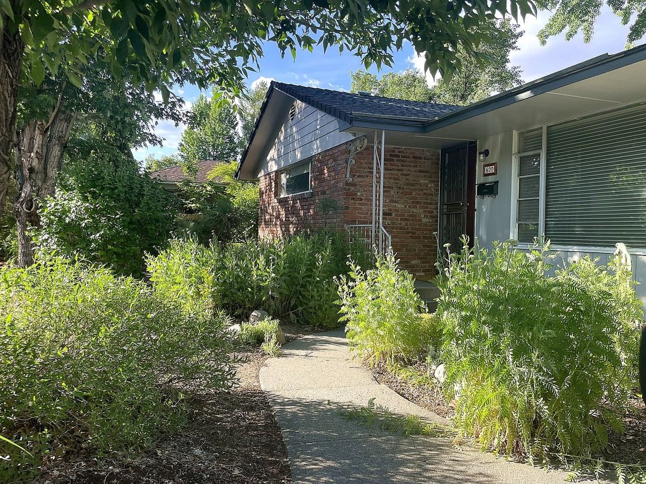 620 Cardinal Way - Photo 2 of 20