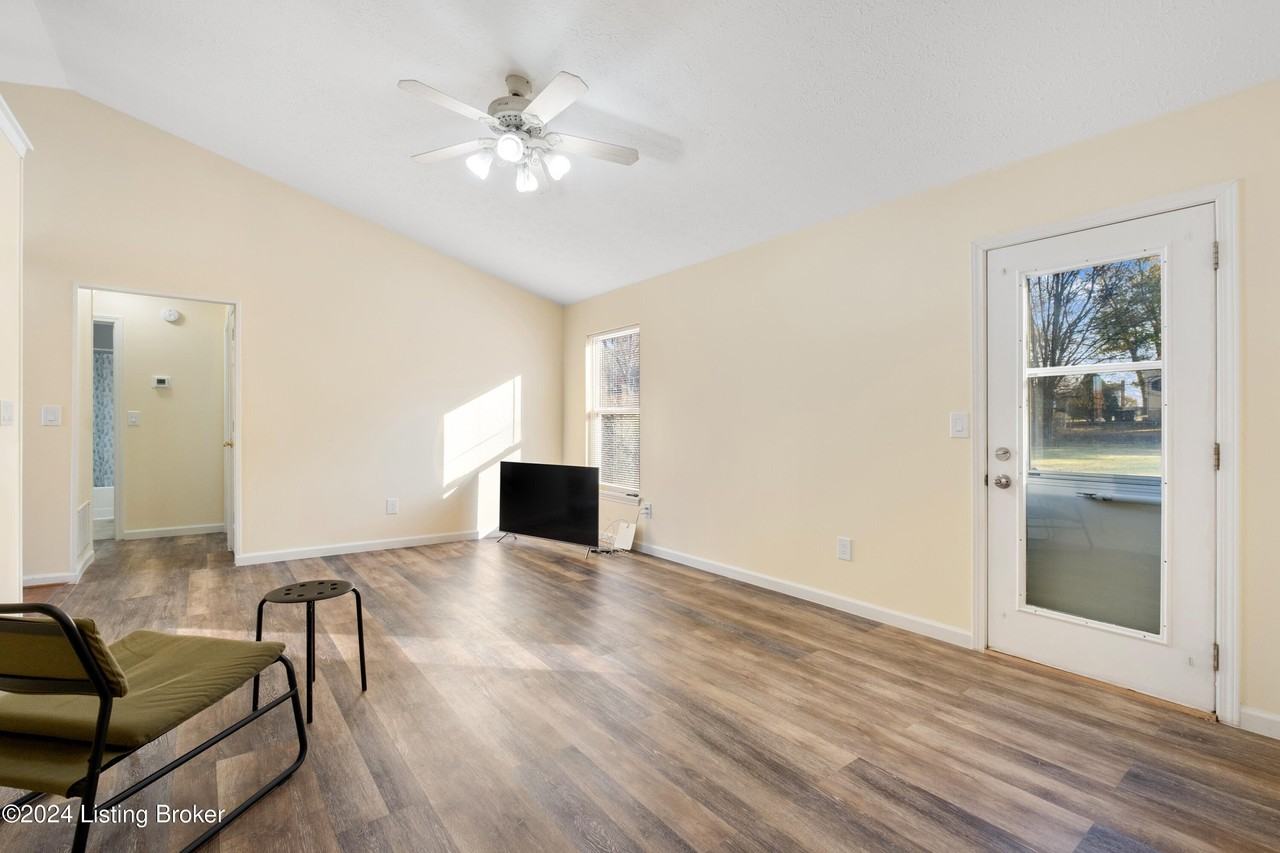 4605 Pulaski Ct - Photo 5 of 13