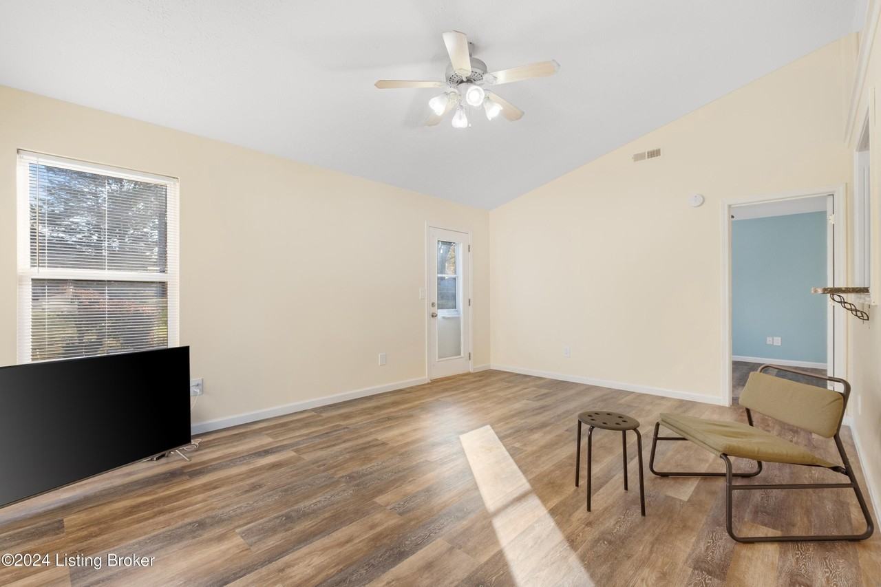 4605 Pulaski Ct - Photo 6 of 13