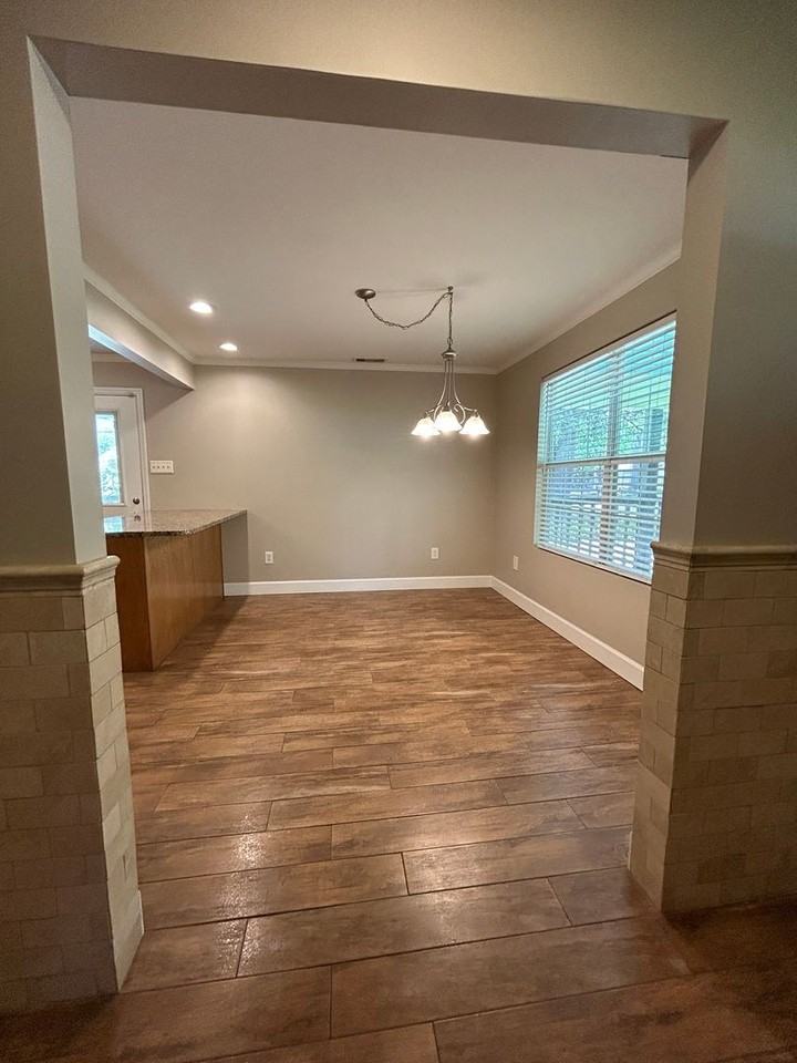 111 Gilliam Ave - Photo 4 of 43
