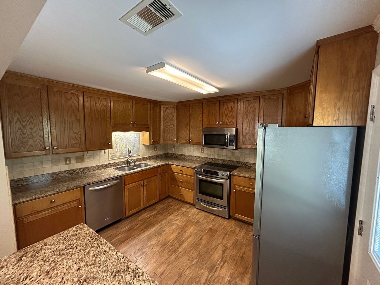 111 Gilliam Ave - Photo 5 of 43