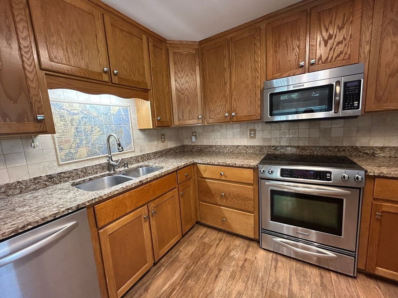 111 Gilliam Ave - Photo 6 of 43