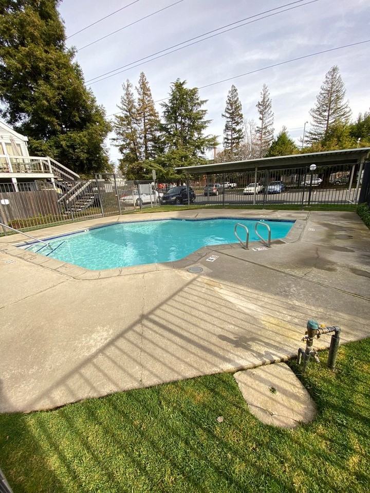 1527 Hood Rd #E - Photo 2 of 26