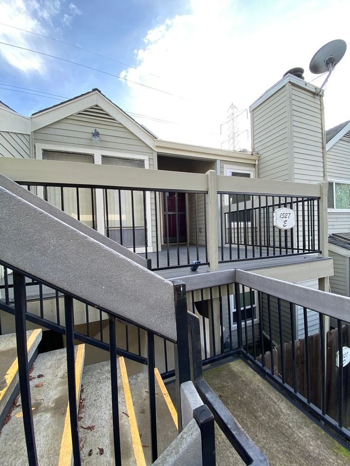 1527 Hood Rd #E - Photo 3 of 26