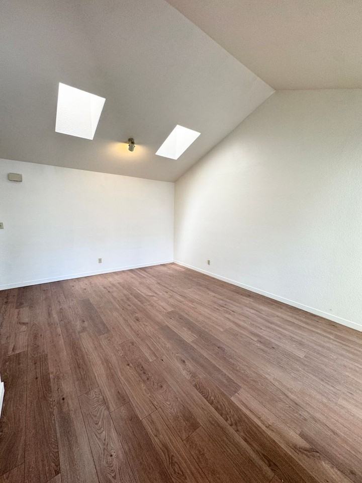 1527 Hood Rd #E - Photo 7 of 26
