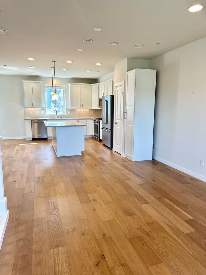 14568 35th Ave Ne - Photo 3 of 27