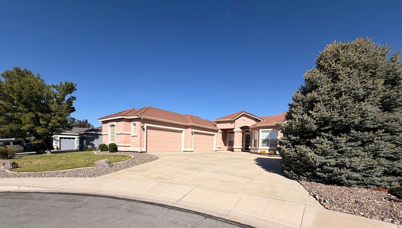 4450 Desert Vista Ct - Photo 2 of 35