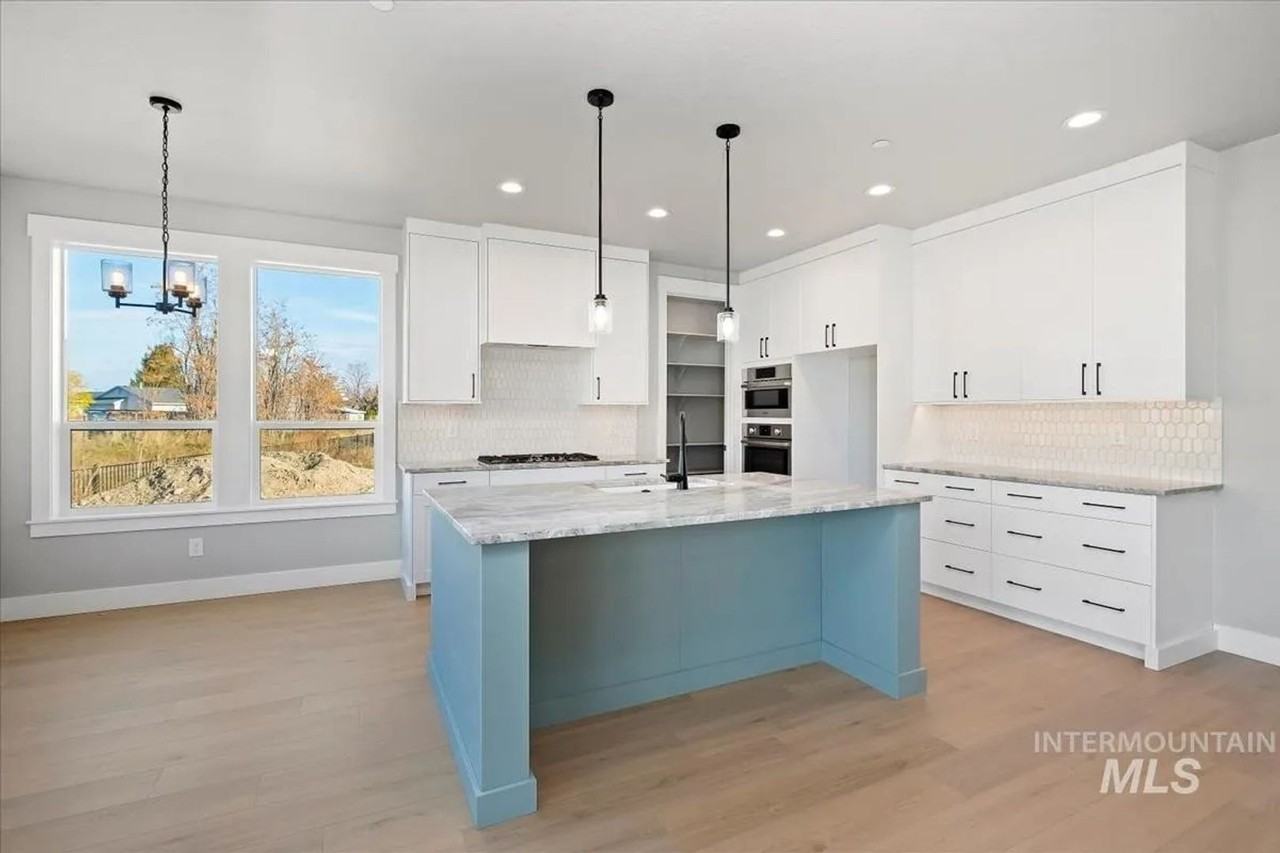 404 Hidden Mill Ct - Photo 4 of 37