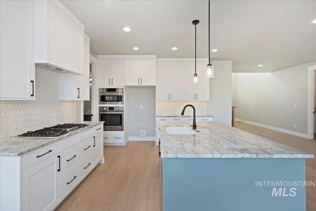 404 Hidden Mill Ct - Photo 6 of 37