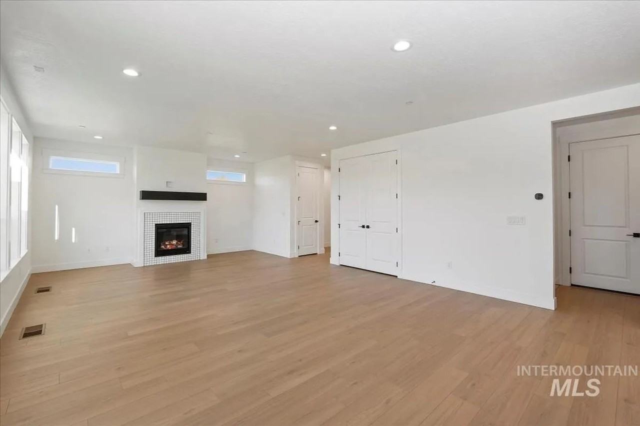 388 Hidden Mill Ct - Photo 3 of 31